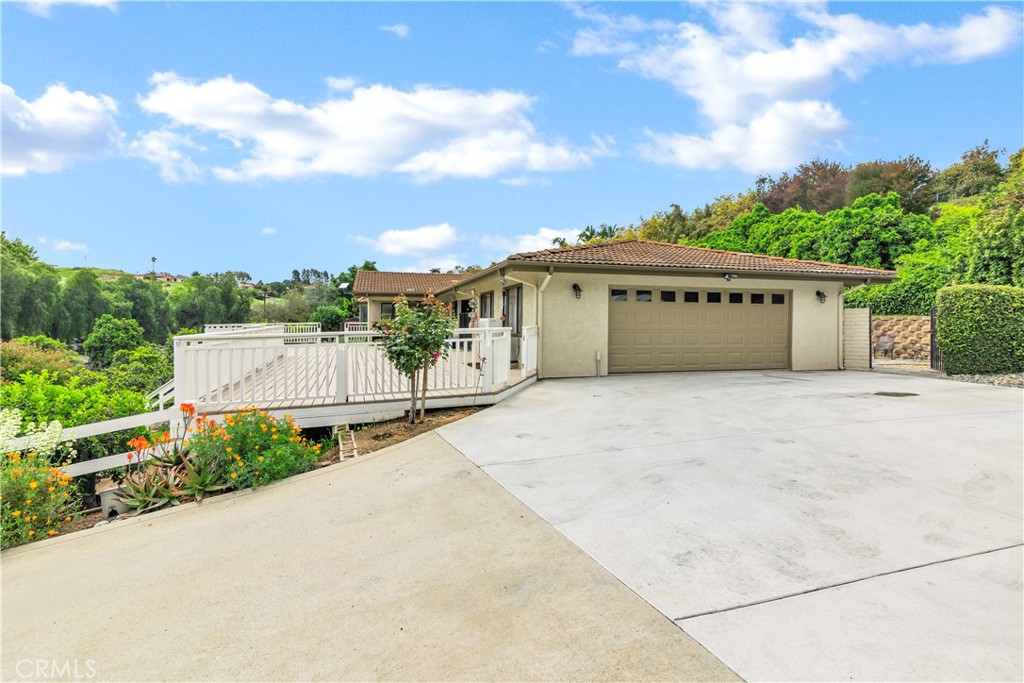 735 Del Valle Drive Property Photo 33
