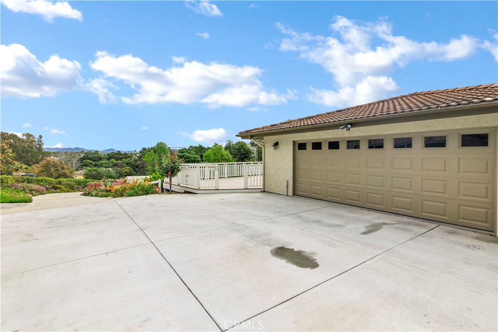 735 Del Valle Drive Property Photo 34
