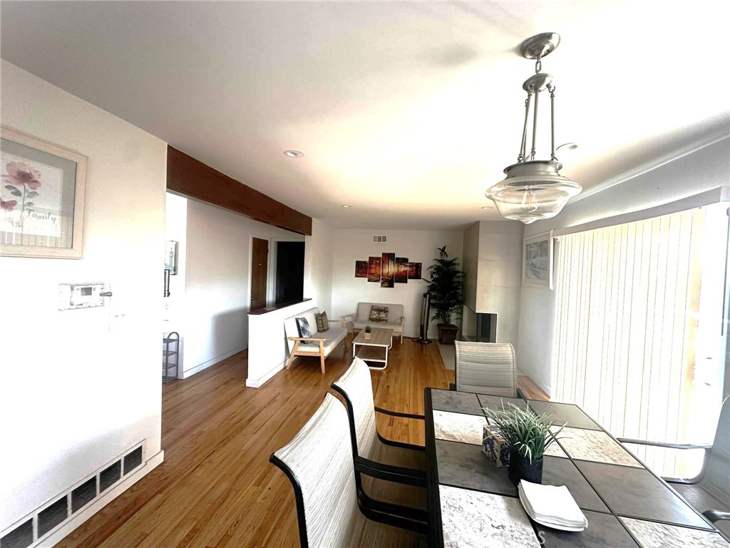 1934 W Victoria Avenue Property Photo 2