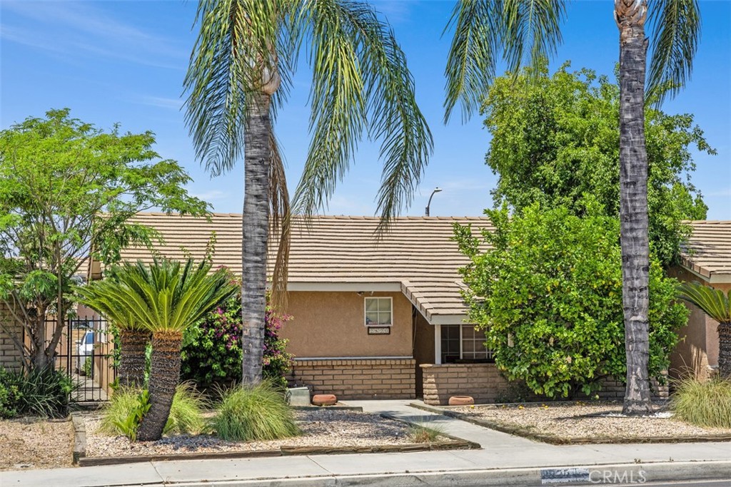 2820 W Devonshire Avenue Property Photo 1