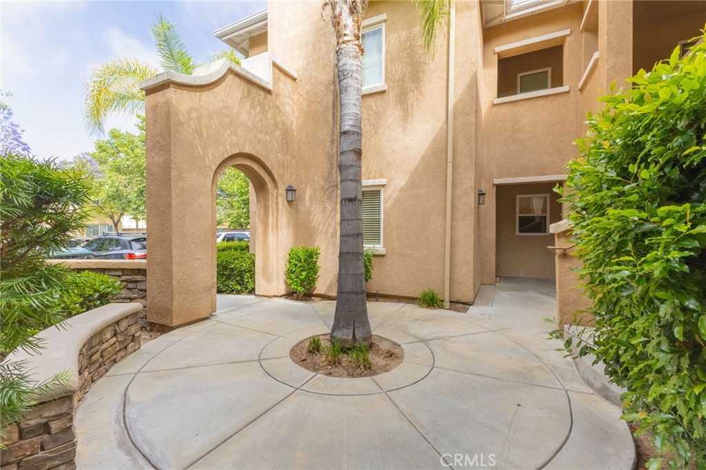 26308 Arboretum Way 201 Property Photo 2