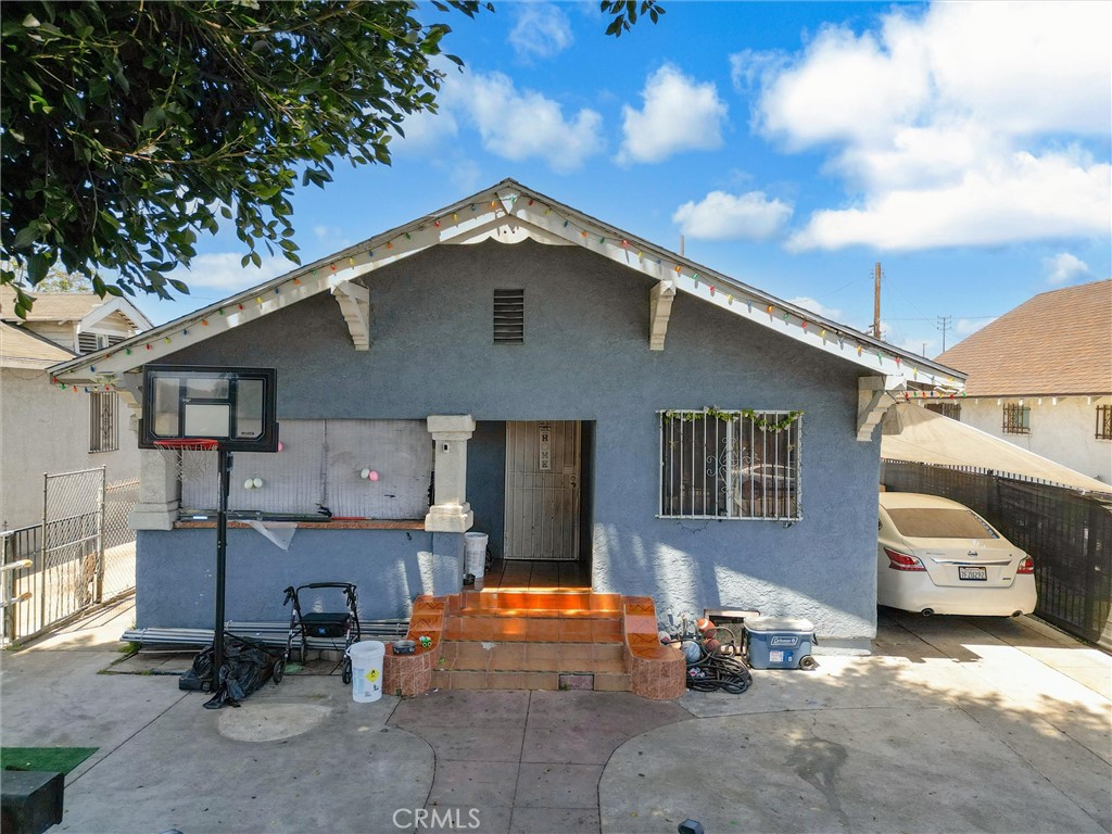 119 W 61st Street Property Photo 1