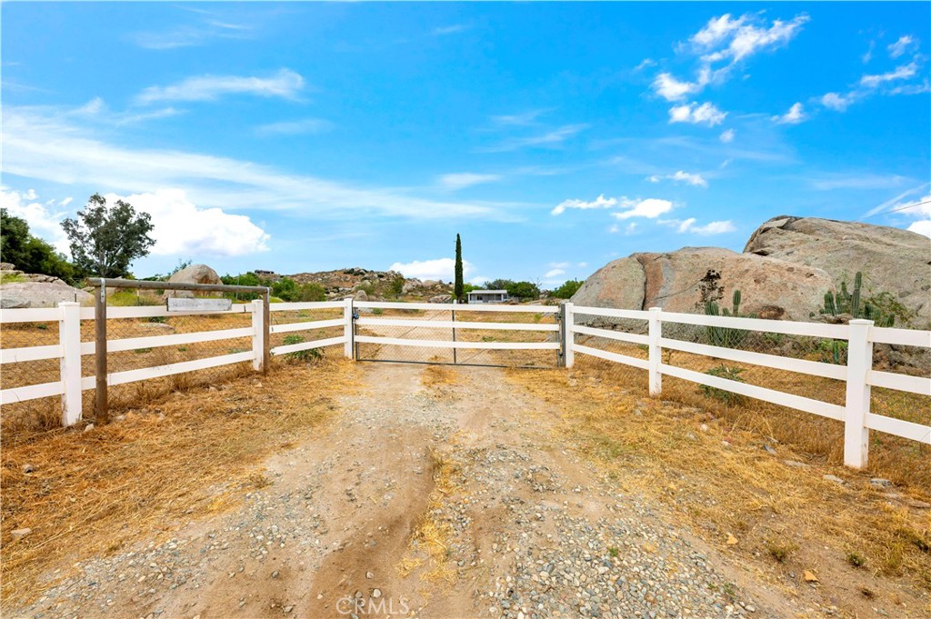 29215 Blanik Avenue Property Photo 1