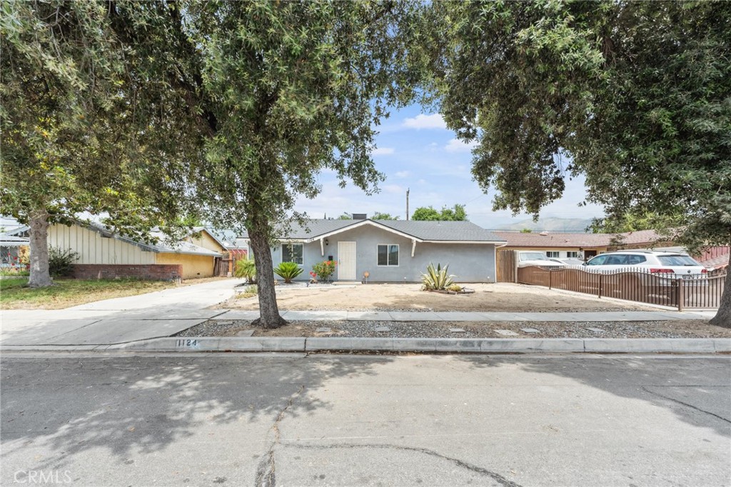 1124 Montrose Avenue Property Photo 3