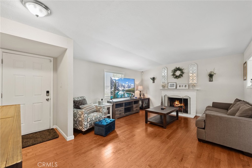 1124 Montrose Avenue Property Photo 5