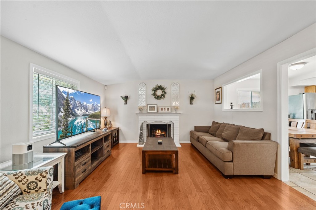 1124 Montrose Avenue Property Photo 6