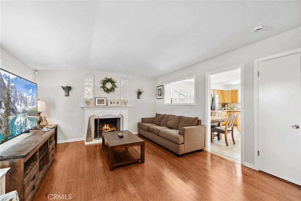 1124 Montrose Avenue Property Photo 7