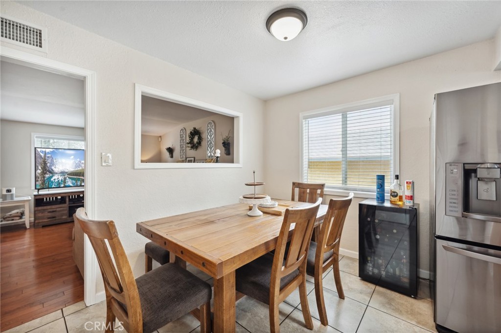 1124 Montrose Avenue Property Photo 8