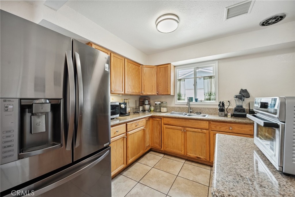 1124 Montrose Avenue Property Photo 10