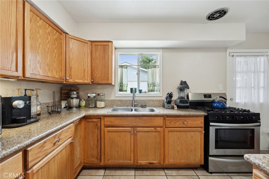 1124 Montrose Avenue Property Photo 11