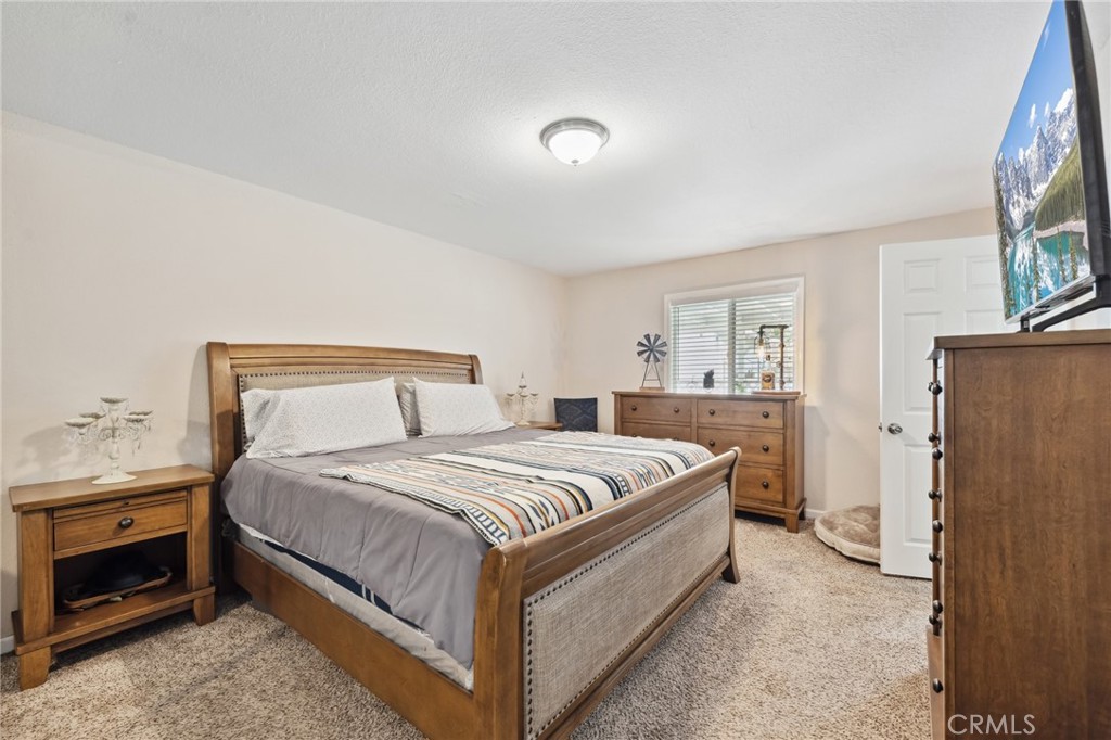 1124 Montrose Avenue Property Photo 13