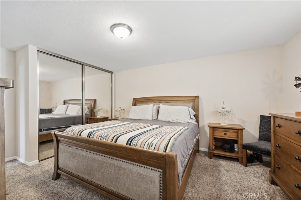 1124 Montrose Avenue Property Photo 14