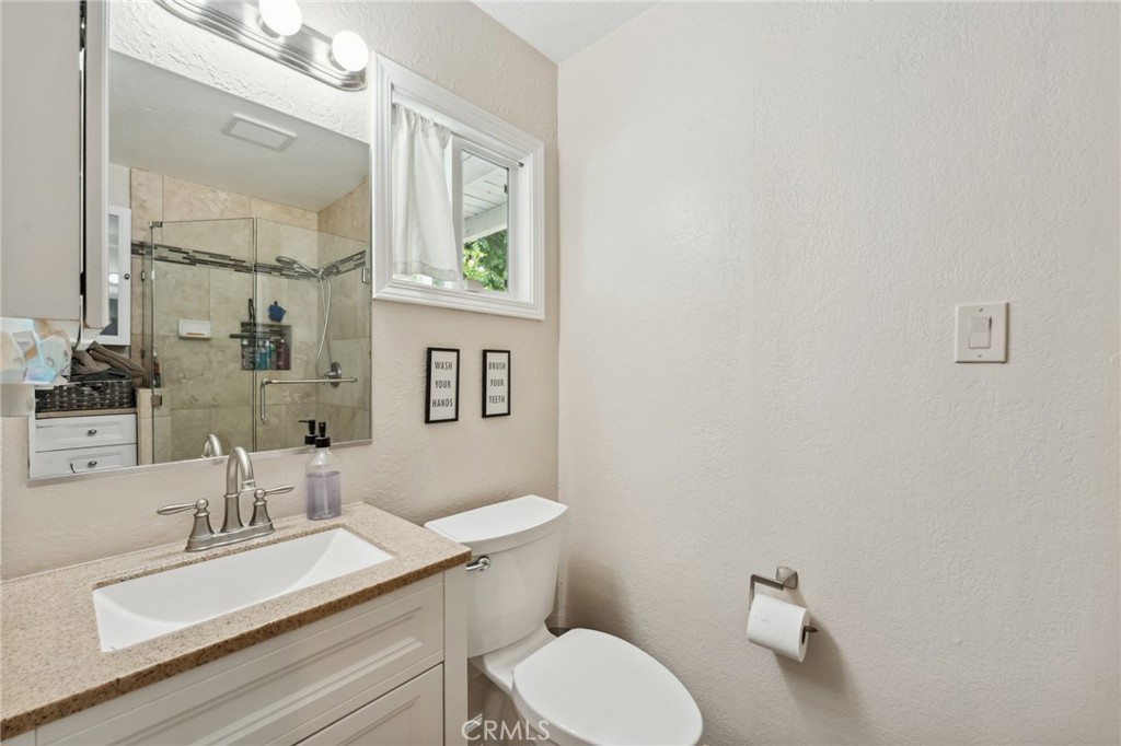 1124 Montrose Avenue Property Photo 15