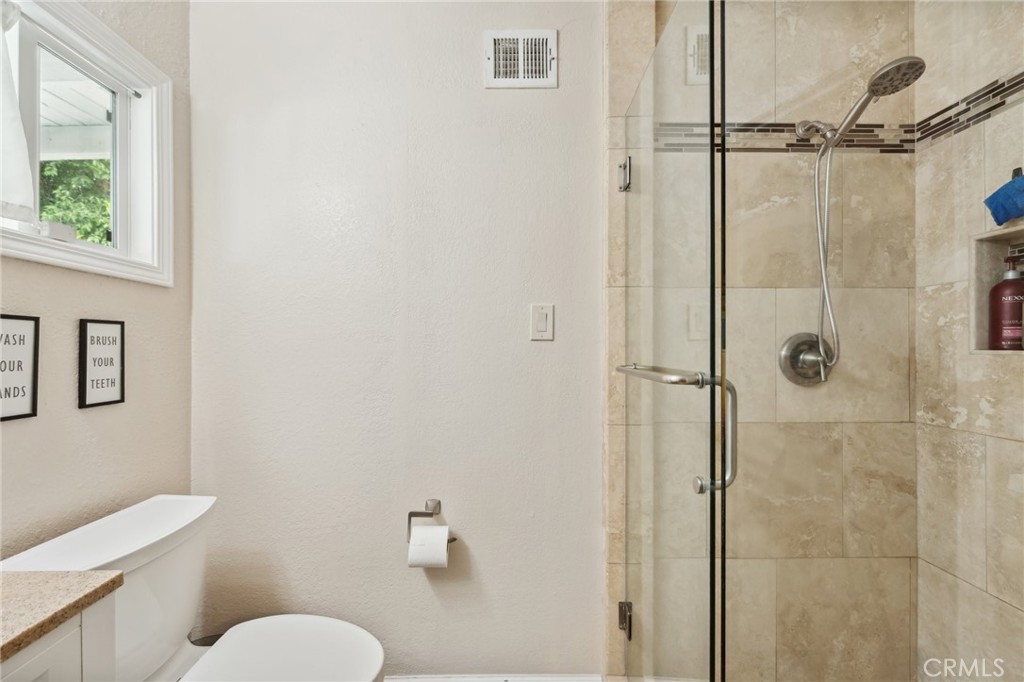 1124 Montrose Avenue Property Photo 16