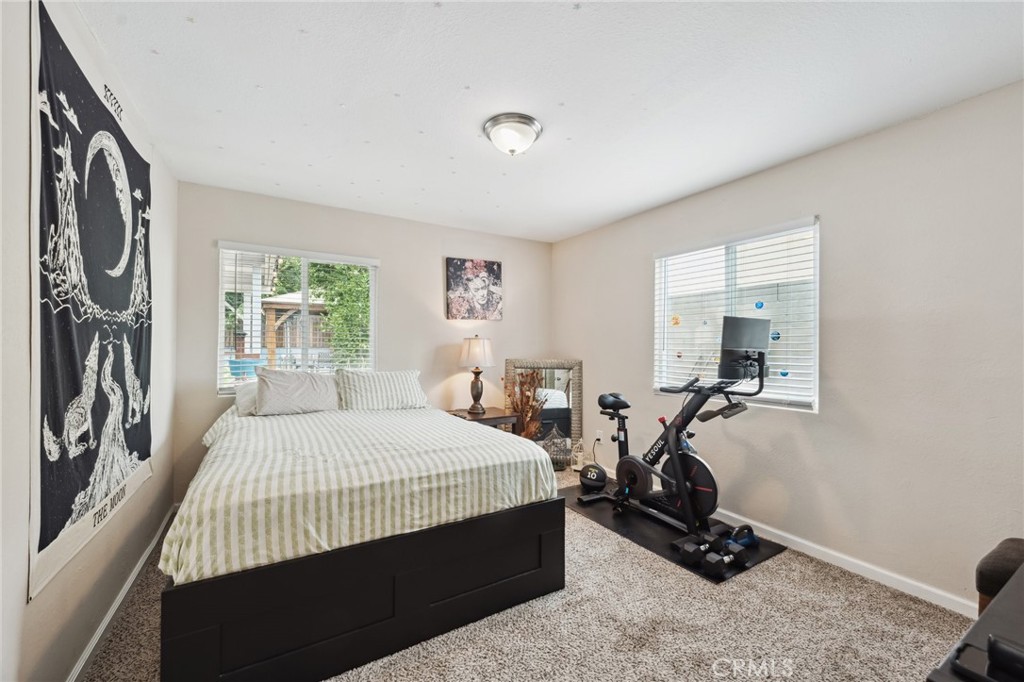 1124 Montrose Avenue Property Photo 18