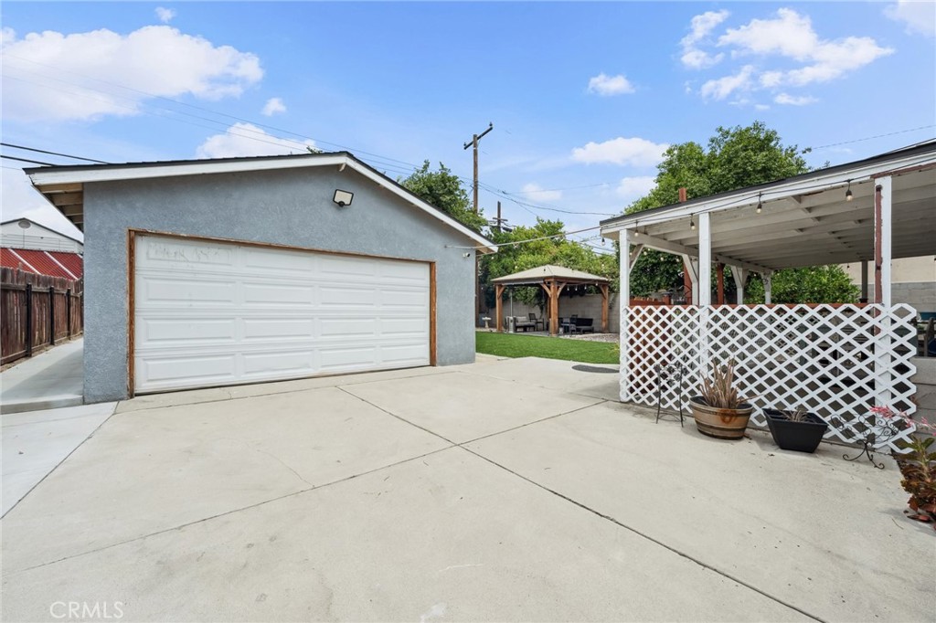 1124 Montrose Avenue Property Photo 23