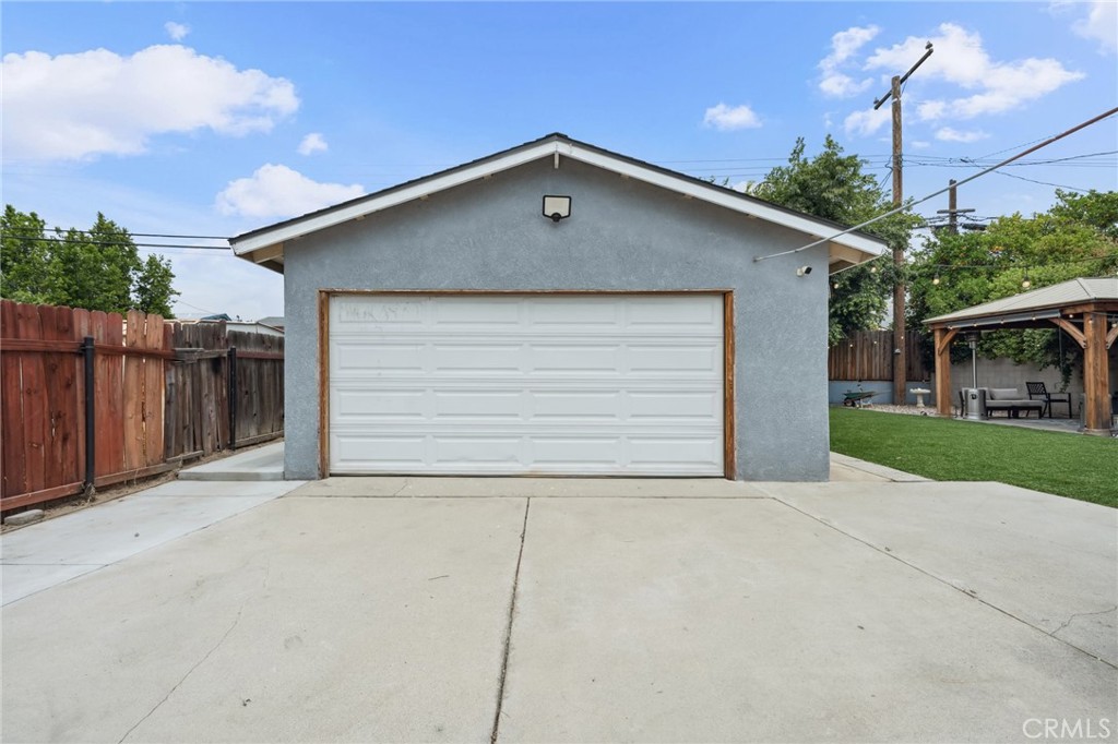 1124 Montrose Avenue Property Photo 24