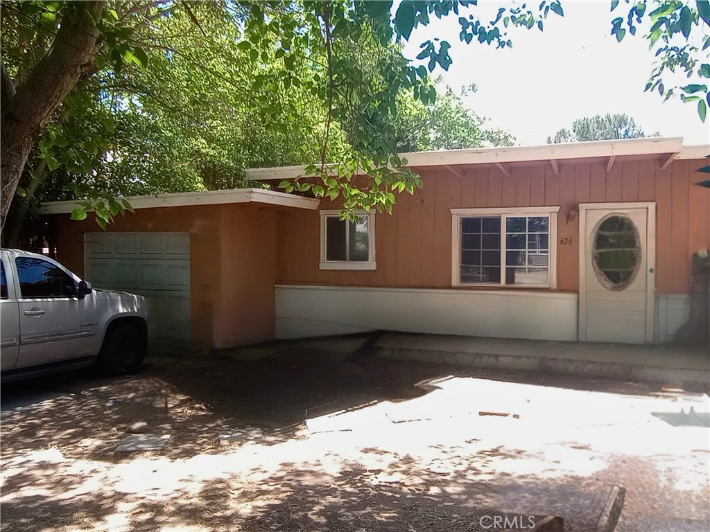 676 W Nicolet Street Property Photo 2