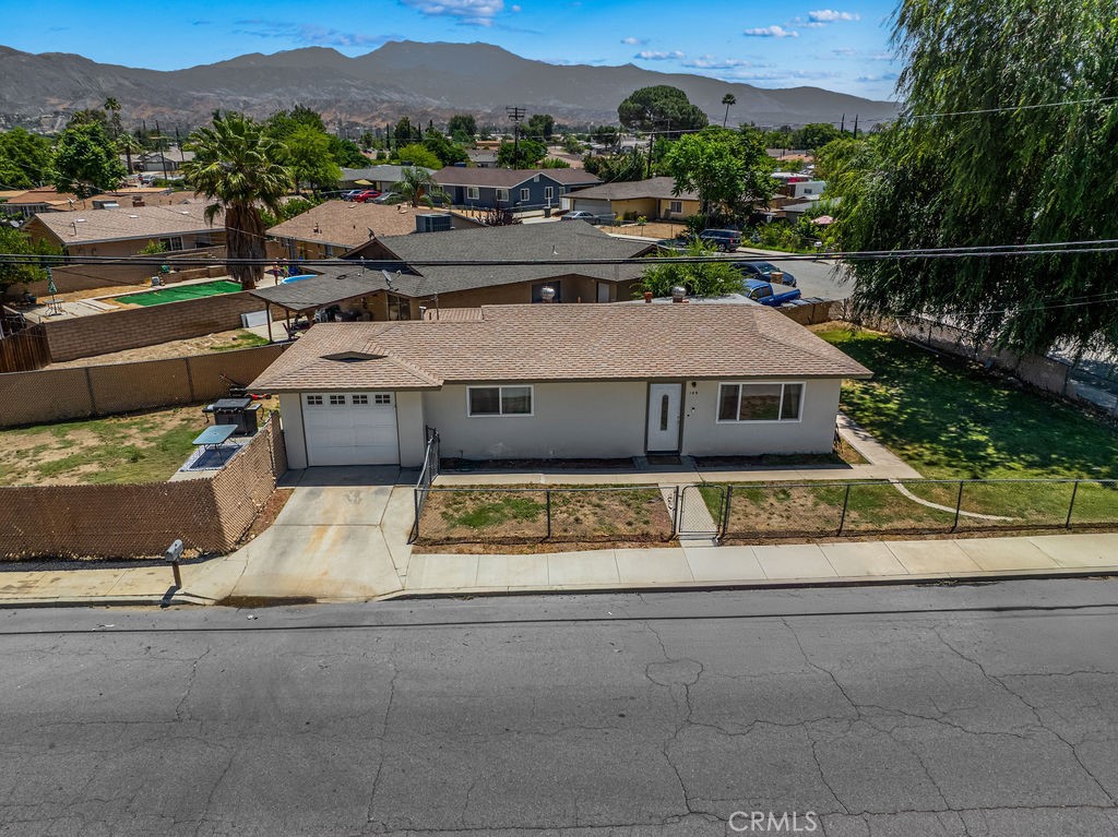 149 S Mistletoe Avenue Property Photo 1