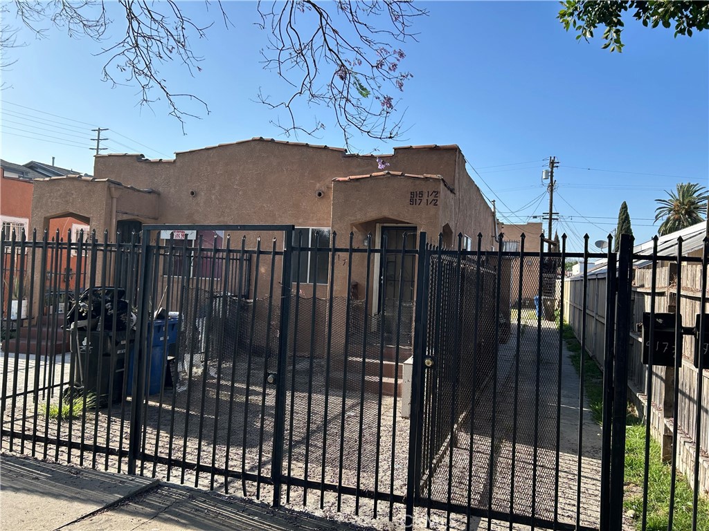 915 E 80th Street Property Photo 1
