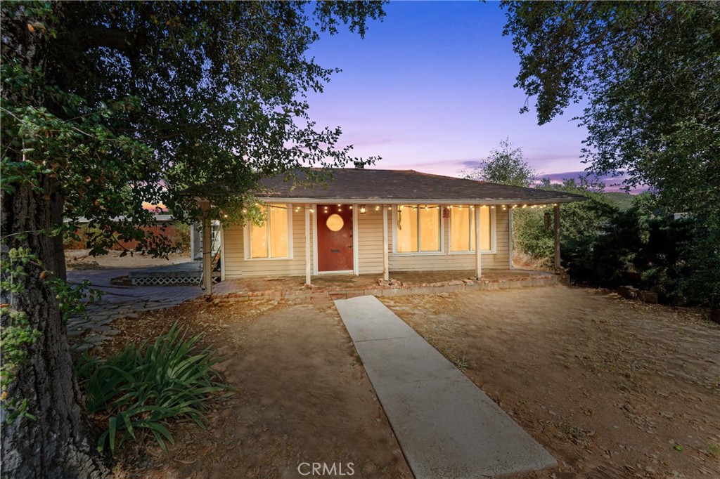 18604 Ellis Drive Property Photo 1