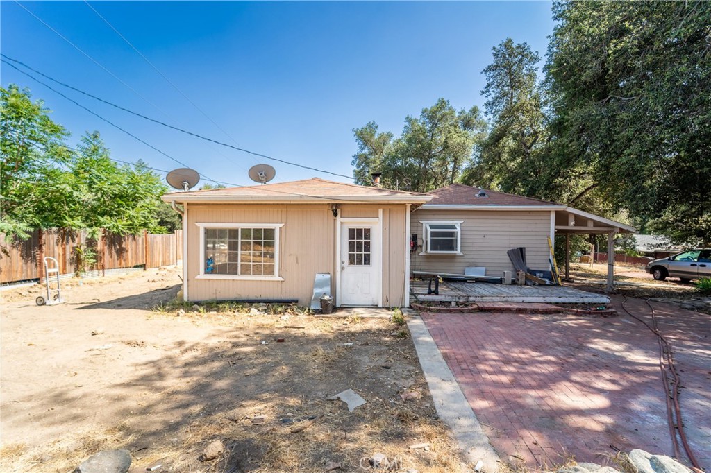 18604 Ellis Drive Property Photo 9