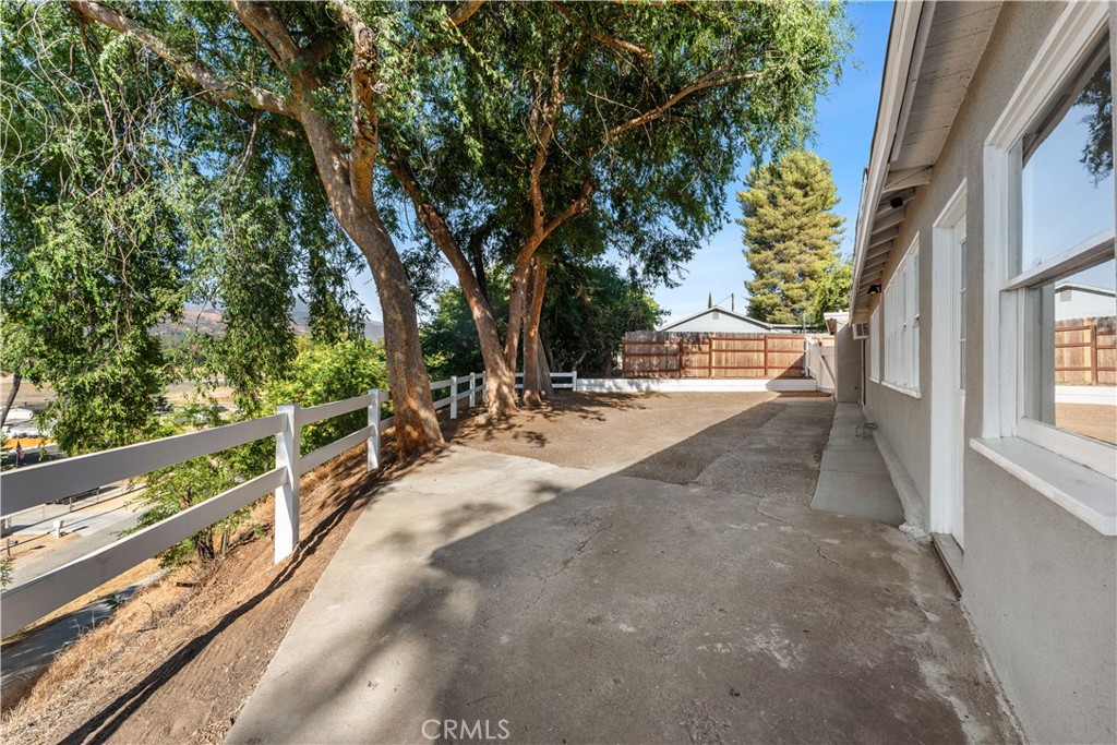 35029 Avenue G Property Photo 4