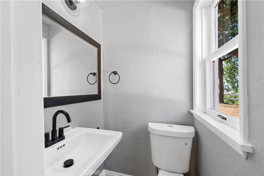 35029 Avenue G Property Photo 32