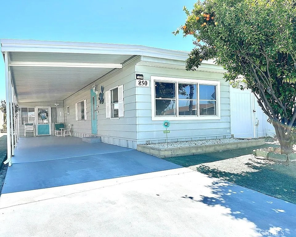 850 S Lyon Avenue Property Photo 1