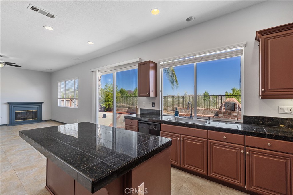 32522 Safflower Street Property Photo 12