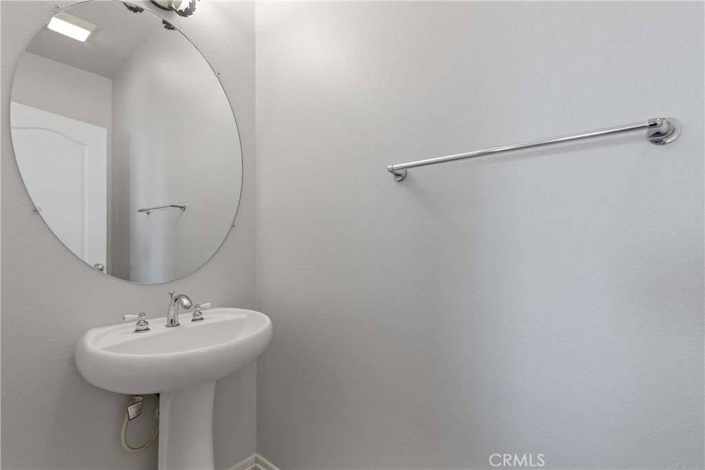 32522 Safflower Street Property Photo 15