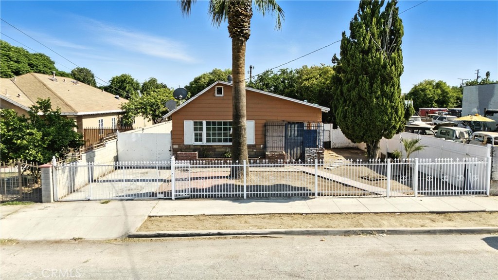 1271 W 19th Street Property Photo 1
