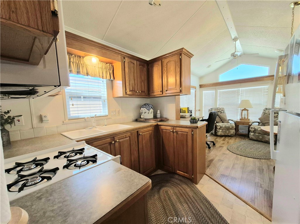 1295 S Cawston Avenue 143 Property Photo 4