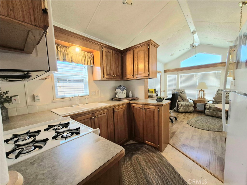 1295 S Cawston Avenue 143 Property Photo 4
