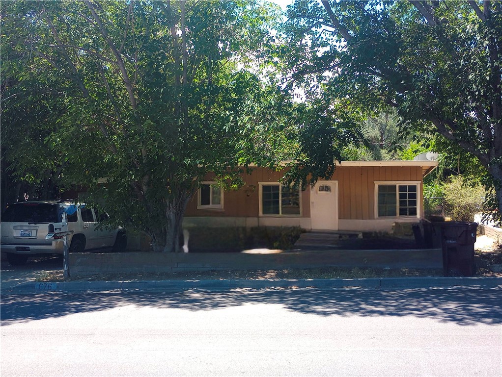 676 W Nicolet Street Property Photo 1