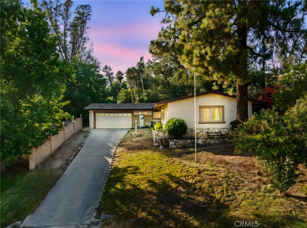 1850 Belmont Court Property Photo 1