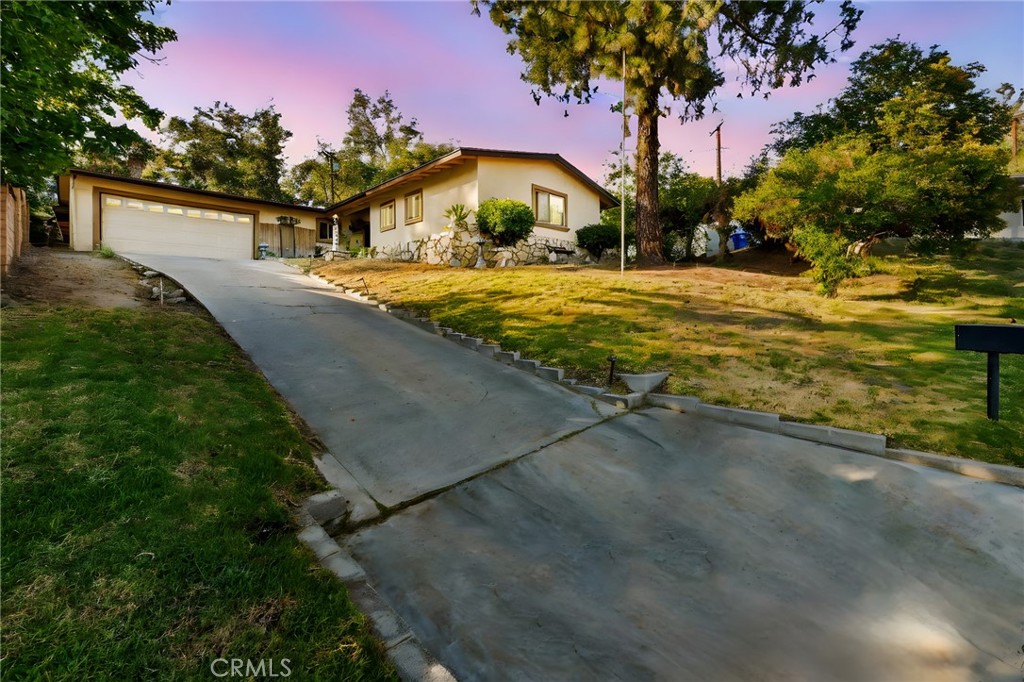 1850 Belmont Court Property Photo 2