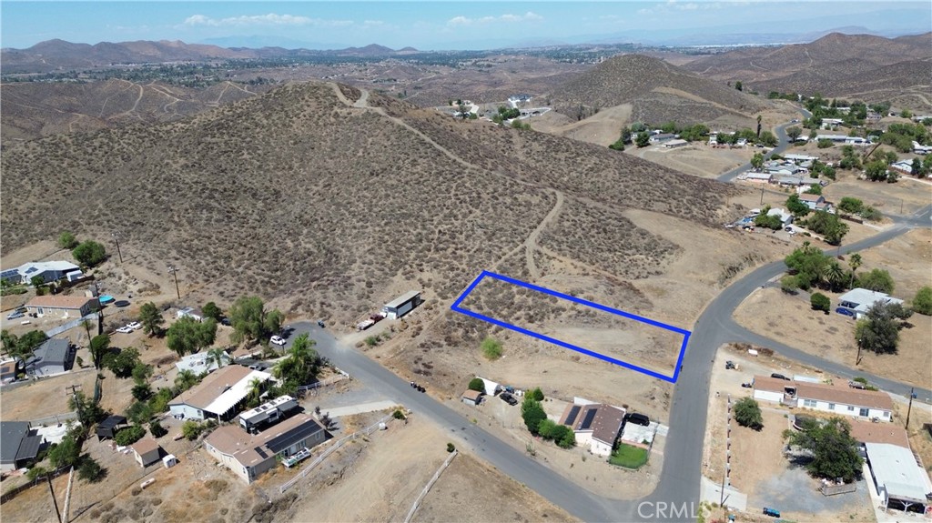 28495 Hampshire Drive Property Photo 4