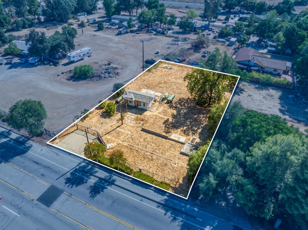 24409 Jefferson Avenue Property Photo 3
