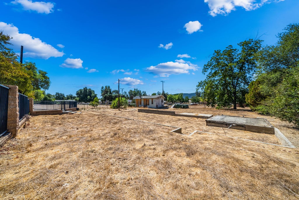 24409 Jefferson Avenue Property Photo 9