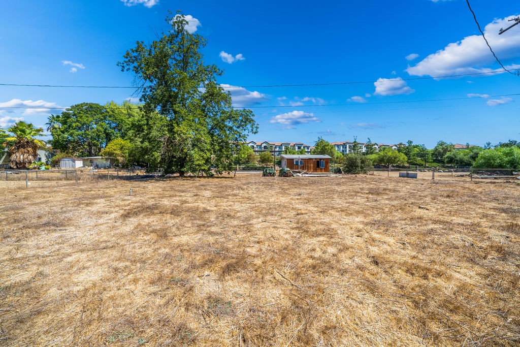 24409 Jefferson Avenue Property Photo 11