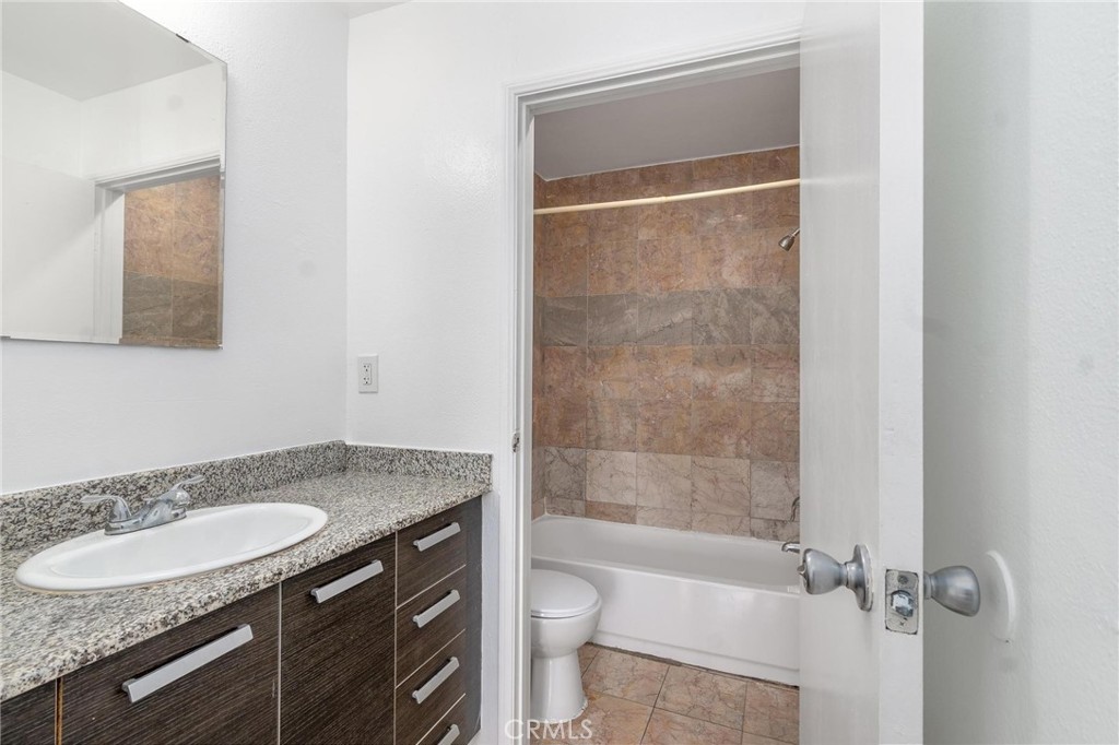 7254 Vassar Ave 308 Property Photo 3