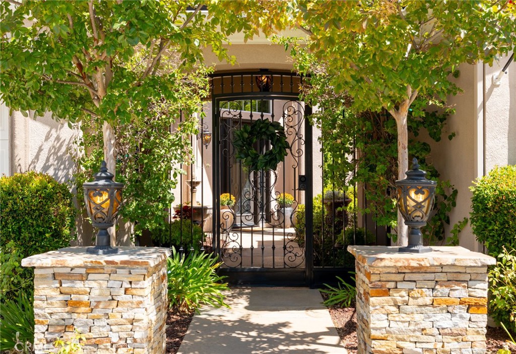 45250 Oakville Court Property Photo 9