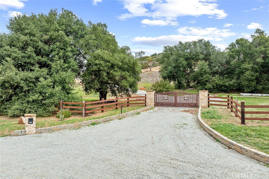 39948 Avenida La Cresta Property Photo 3