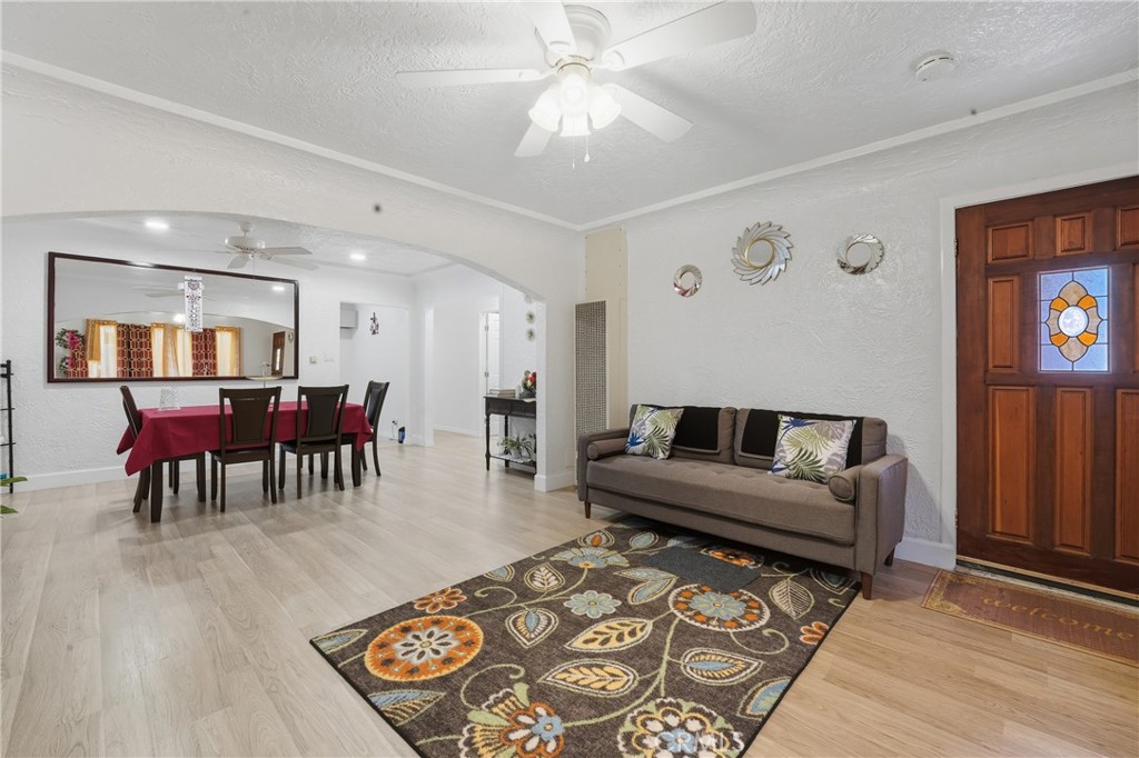 4539 E 53rd St Property Photo 4