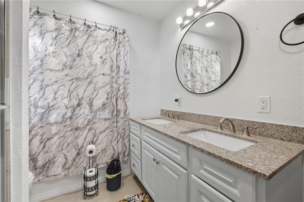 4539 E 53rd St Property Photo 14