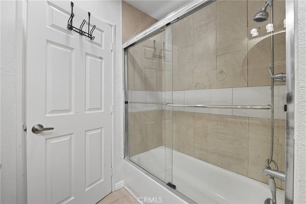 4539 E 53rd St Property Photo 18