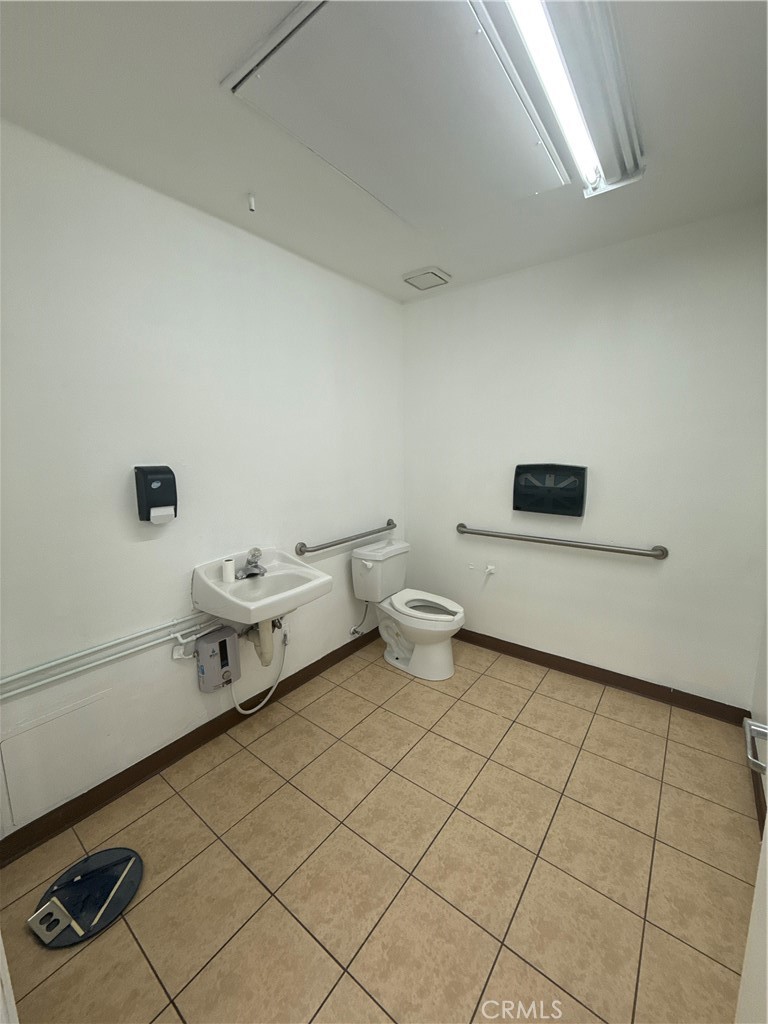 420 S Riverside Property Photo 7