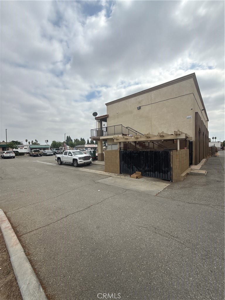 420 S Riverside Property Photo 10