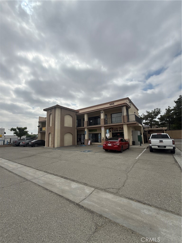 420 S Riverside Property Photo 11